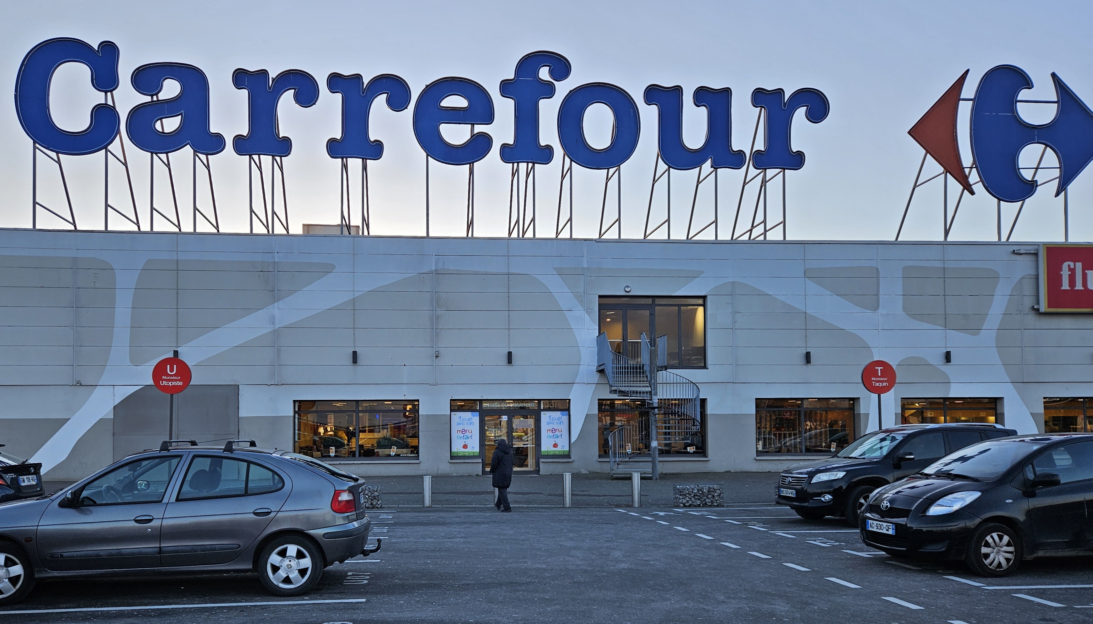 Carrefour insulte un client âgé