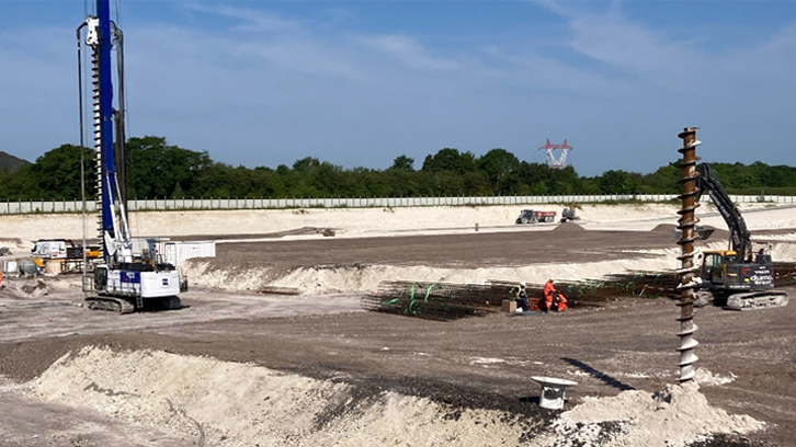 Le Nouvel hôpital métropolitain de l'Artois (NHMA) à Lens, dont l'ouverture est prévue pour 2027, suscite à la fois l'espoir et l'inquiétude.