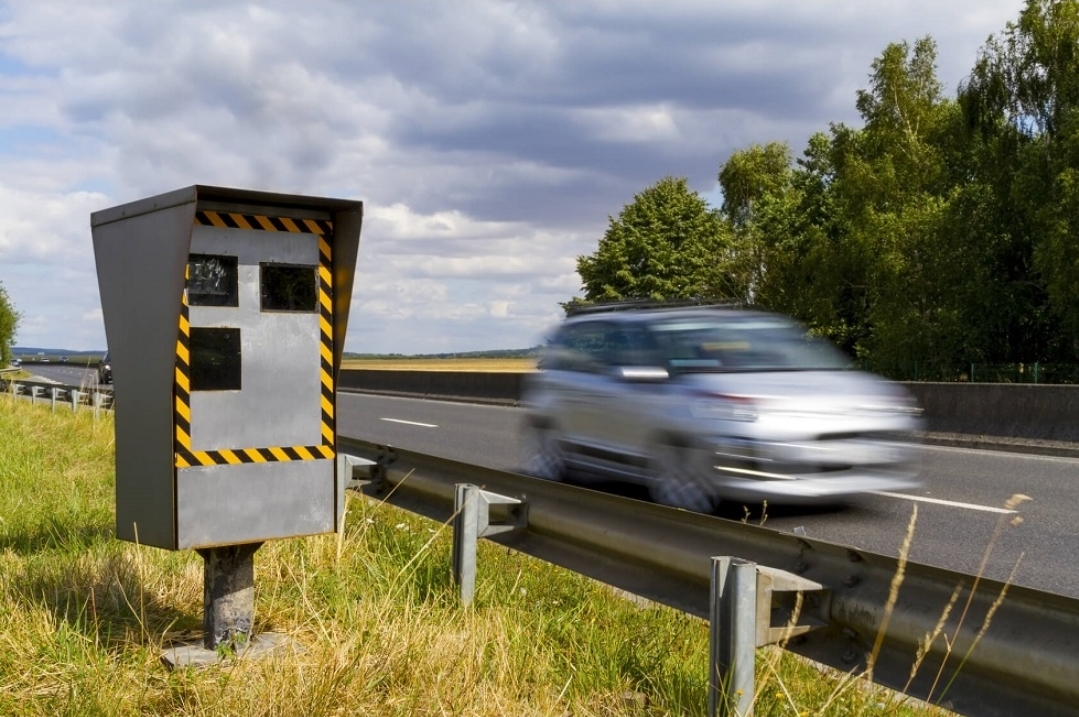 Radars : flashée à 703 km/h !