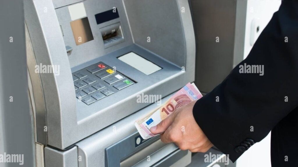 Distributeurs de billets (DAB) : il y a du changement dans les banques depuis le samedi 28 juin avec la nouvelle règle européenne.