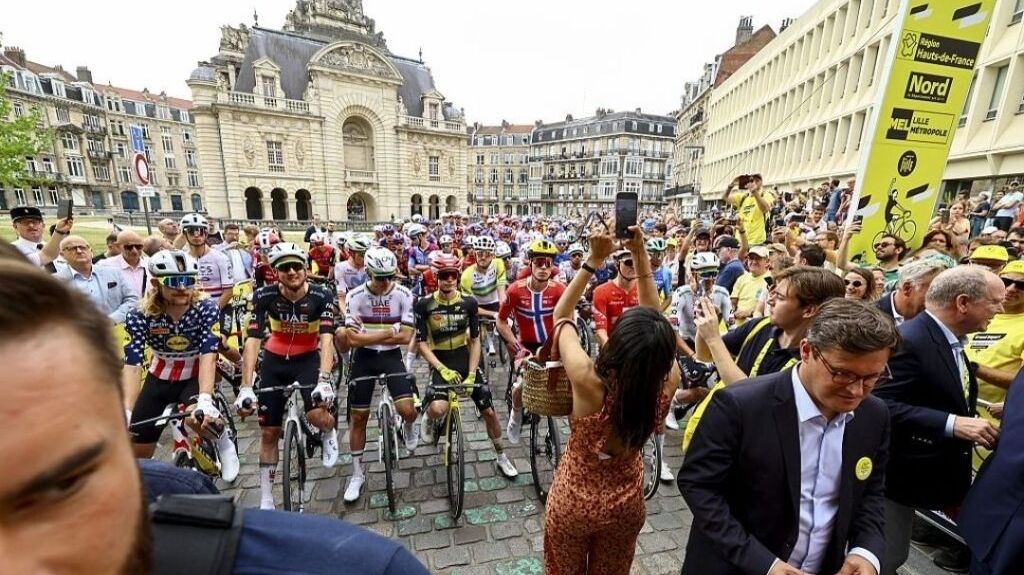 Le Tour de France 2025 s’élance de Lille : un départ en fanfare pour la 112e édition de la Grande boucle.