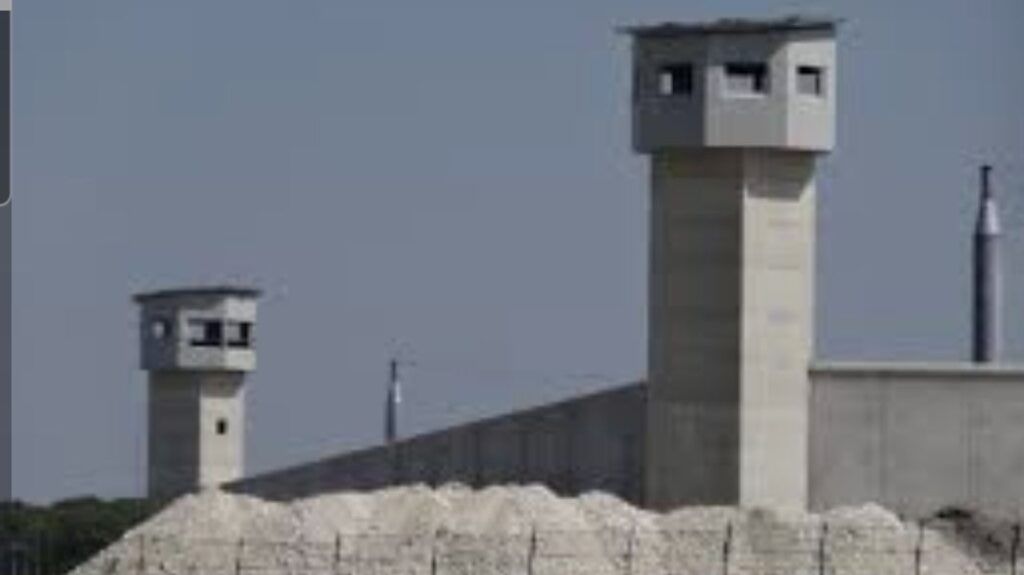 Jeudi la nouvelle prison haute-sécurité de Vendin-le-Vieil a été en proie à des émeutes d'eau avec des cellules inondées.